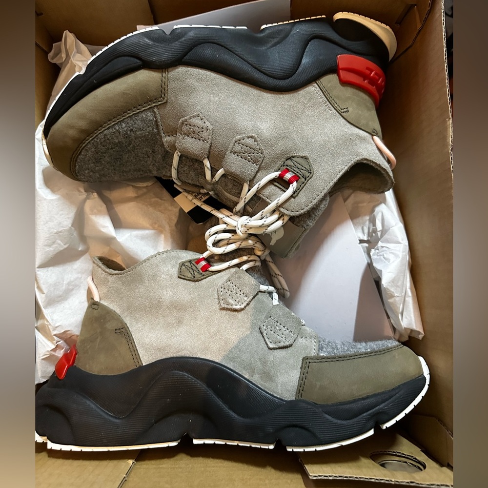 NWT Sorel Kinetic RNEGD Caribou Waterproof Boot: Grey Green, Alpine Tundra